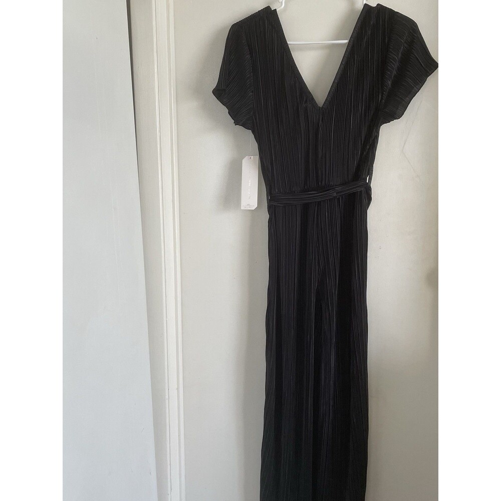 Almost Famous Black Solid V-Neck Short Sleeve Jumpsuit One-Piece M